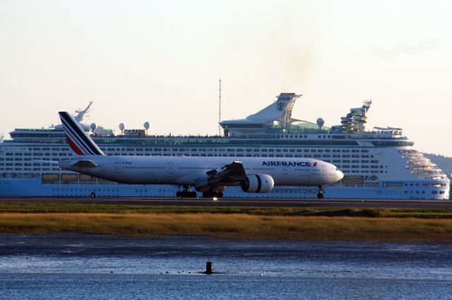 BOEING 777-300ER (F-GSQG)