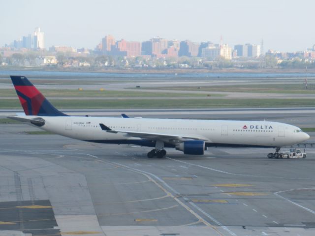 Airbus A330-300 (N820NW)