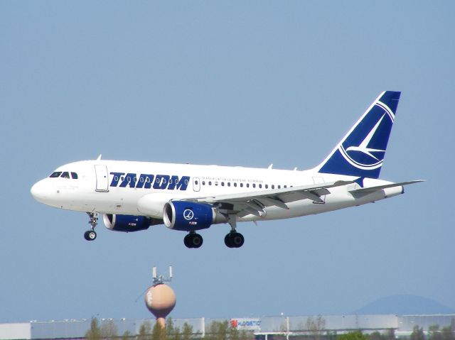 Airbus A319 (YR-ASD)