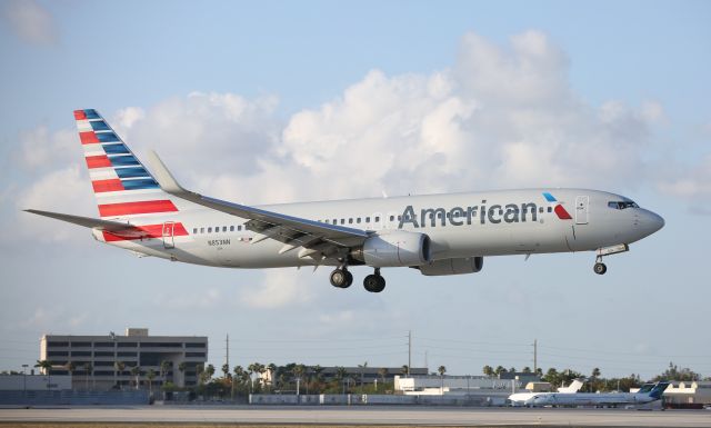 Boeing 737-800 (N853NN)