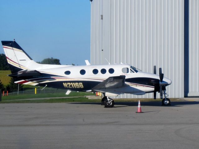 Beechcraft King Air 90 (N211SG)