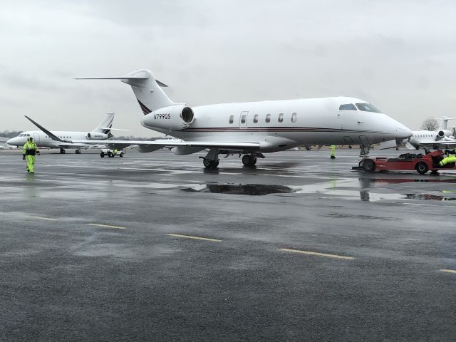 Bombardier Challenger 300 (N799QS)