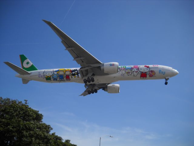 Boeing 777 (B-16701) - EVA Air 777-300ER in "Hello Kitty/SanrioFamily" c/s--@ LAX!