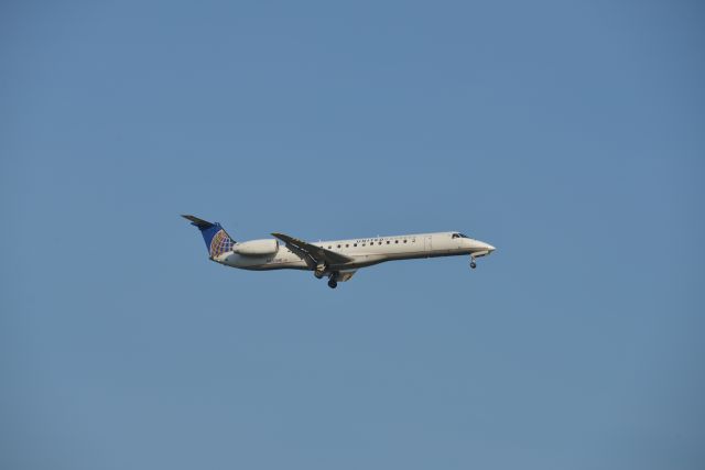 Embraer ERJ-145 (N809HK) - Cleared to land RWY 23