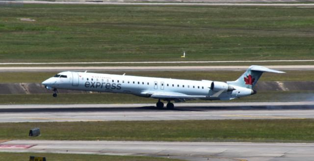 Canadair Regional Jet CRJ-700 (C-FUJZ)