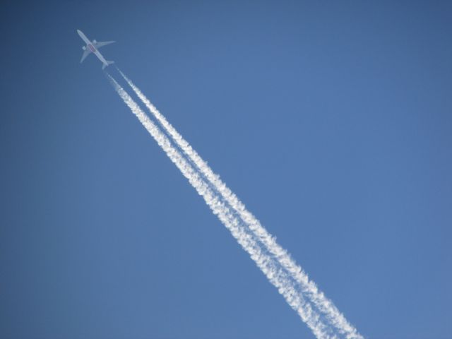 BOEING 777-300ER (A6-ECH) - EK440 flying over Perth to Adelaide at FL370