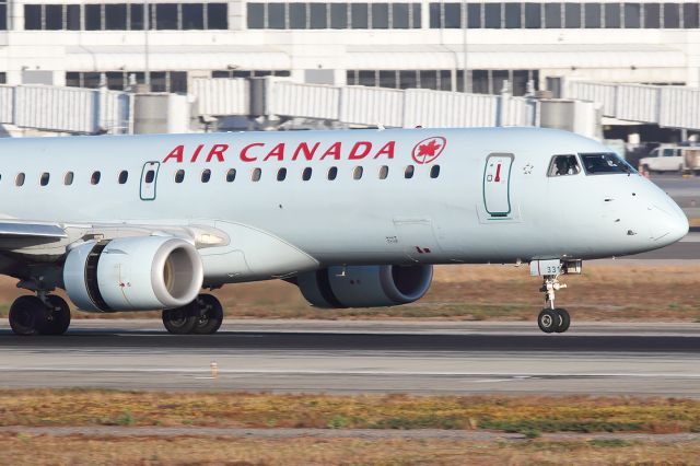 Embraer ERJ-190 (C-FHOS)