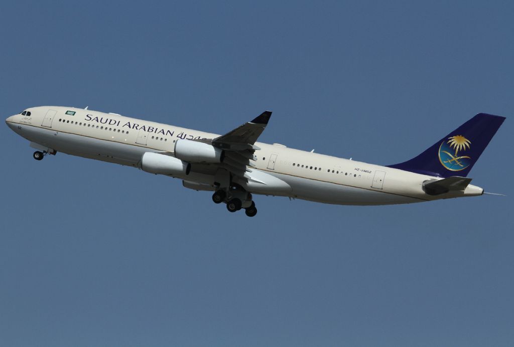 Airbus A340-200 (HZ-HMS2)