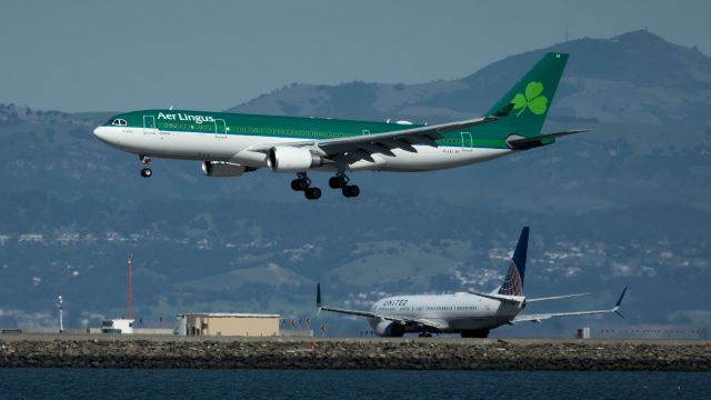 Airbus A330-200 (EI-LAX)