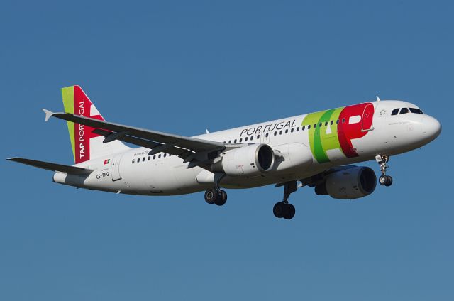 Airbus A320 (CS-TNG)