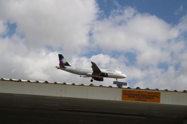 Airbus A320 (N508VL) - FINAL APPROACH 09