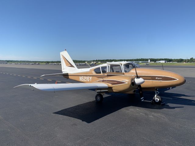 Piper Apache (N5216Y)