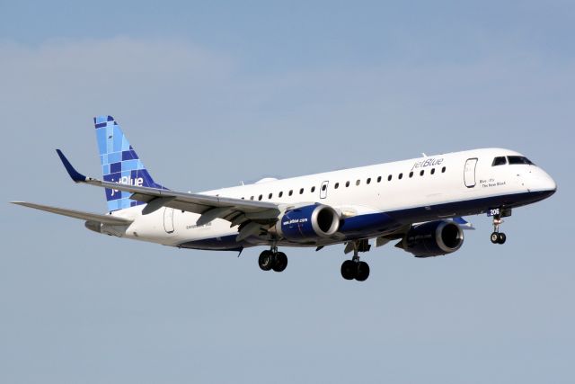 Embraer ERJ-190 (N206JB) - JetBlue Flight 741 (N206JB) "Blue - Its the New Black" arrives at Sarasota-Bradenton International Airport following a flight from Boston Logan International Airport