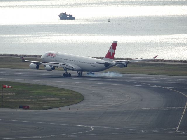 Airbus A340-300 (HB-JML)