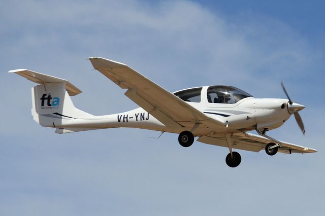 Diamond Star (VH-YNJ) - FLIGHT TRAINING ADELAIDE DIAMOND DA-40 DIAMOND STAR - REG VH-YNJ (CN 40-1146) - PARAFIELD ADELAIDE SA. AUSTRALIA - YPPF 5/11/2014