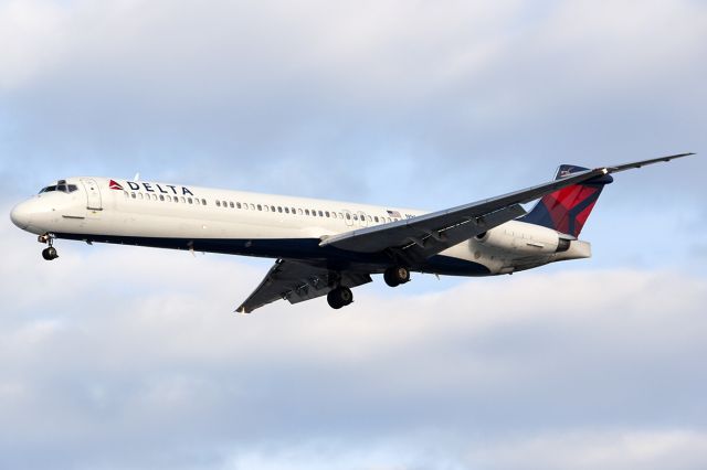 McDonnell Douglas MD-88 (N964DL)