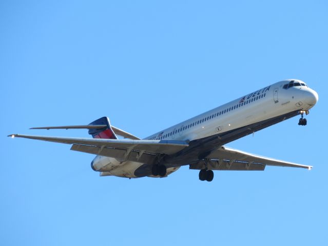 McDonnell Douglas MD-90 (N902DA) - On final approach to SAN, seen over Balboa.