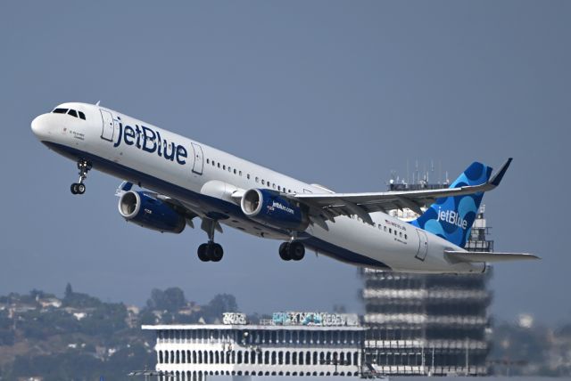 Airbus A321 (N935JB)