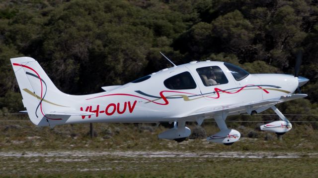 Cirrus SR-22 (VH-OUV)