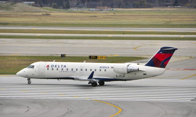 Canadair Regional Jet CRJ-100 (N781CA) - Delta Connection Bombardier CRJ-100ER N781CA in Detroit 