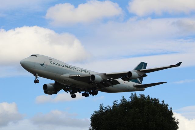 Boeing 747-400 (B-LIF) - Cathay Pacific Boeing 747-400F on final approach into LHR, landing on runway 27L.br /br /Location: Myrtle Ave.br /Date: 04.09.22 (dd/mm/yy)