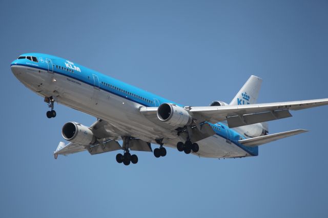 Boeing MD-11 (PH-KCD) - ON FINAL