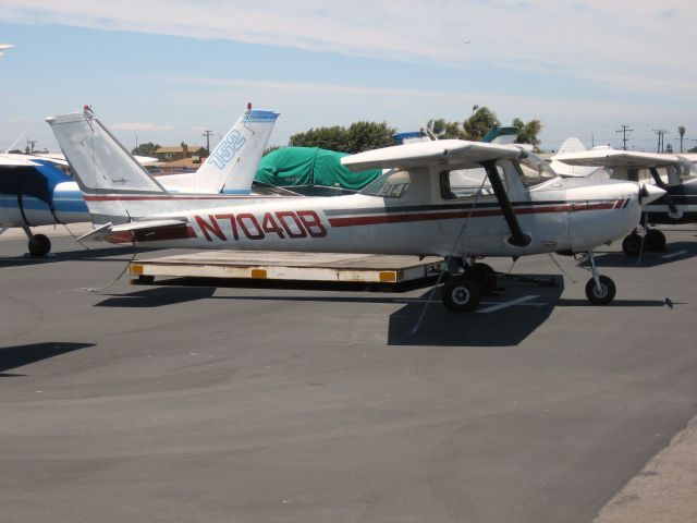 Cessna Commuter (N704DB) - PARKED AT COMPTON