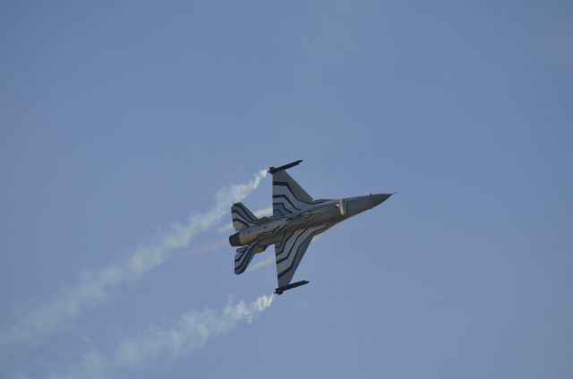Lockheed F-16 Fighting Falcon —