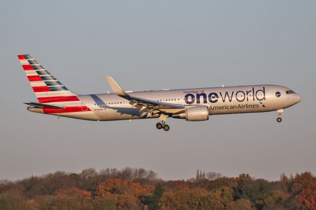 BOEING 767-300 (N343AN) - AAL734 just before landing on 05L.  The B763 has replaced the usual A332/333 for a few months now on this service.