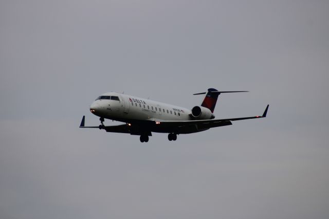 Canadair Regional Jet CRJ-200 (N8908D)