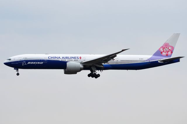 BOEING 777-300 (B-18007)