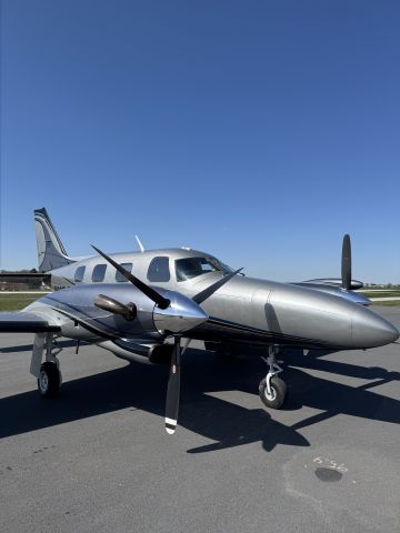 Piper Cheyenne (N827LP)