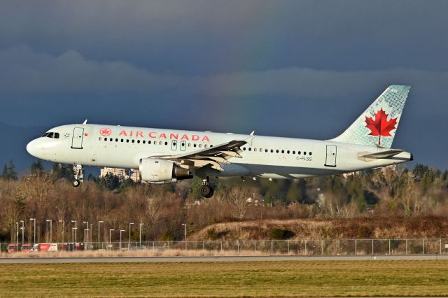 Airbus A320 (C-FLSS)