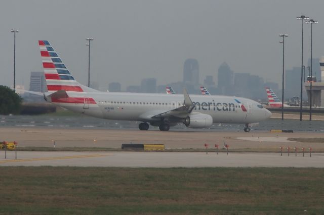 Boeing 737-700 (N890NN)