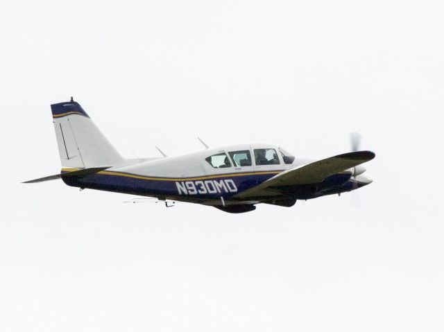 Piper Apache (N930MD) - Oshkosh 2013!