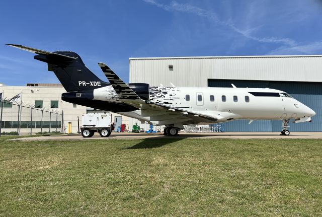 Bombardier Challenger 300 (PR-XDE) - 01MAY22