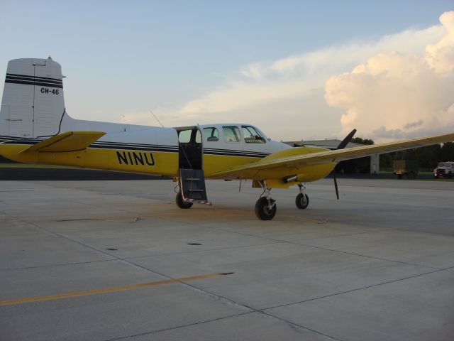 Beechcraft Twin Bonanza (N1NU)