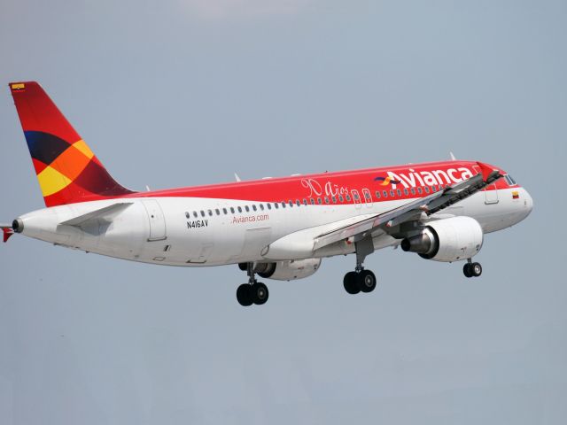 Airbus A320 (N416AV) - An Airbus A320 of Avianca, the Colobian flag carrier.