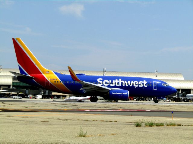 Boeing 737-700 (N411WN) - Lined up on RWY 20R