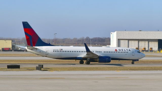 Boeing 737-800 (N3772H) - Delta Air Lines Boeing 737-832(WL) N3772H in Detroit 