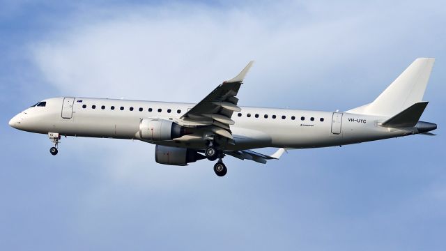 Embraer ERJ-190 (VH-UYC) - VH-UYC seen on short finals for runway 29 at Darwin Airport {DRW/YPDN} after a long flight from Brisbane Airport {BNE/YBBN} operating for Virgin Australia as "Velocity 451". Originally an Alliance Airlines aircraft, Airnorth uses it for the most part, and Virgin Australia uses it from Airnorth. 