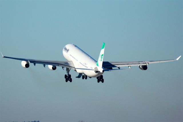 Airbus A340-300 (EP-MMD)