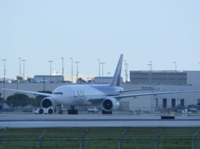 BOEING 777-200LR (N778LA)