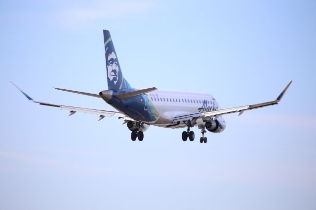 EMBRAER 175 (long wing) (N178SY)