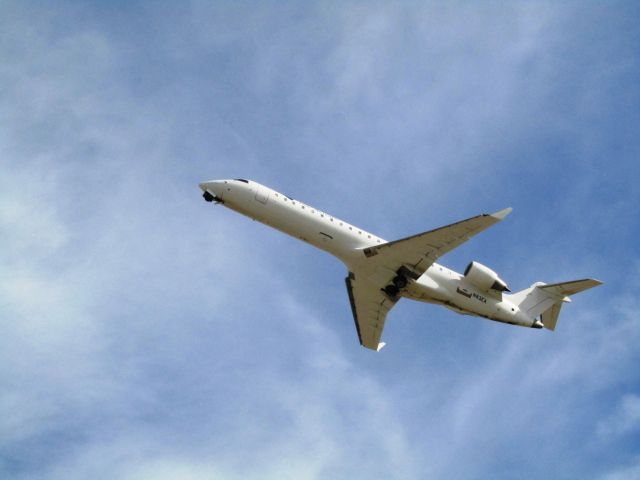 Canadair Regional Jet CRJ-700 (N83EA) - Taking off RWY 30