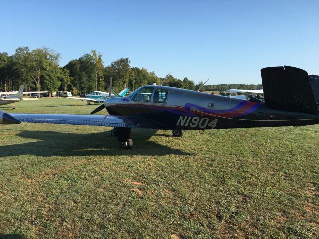 Beechcraft Bonanza (36) (N1904)