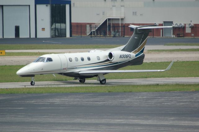 Embraer Phenom 300 (N306FL)