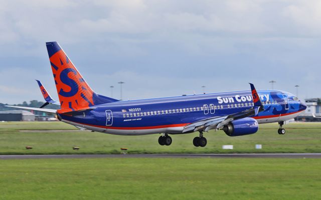 Boeing 737-800 (N820SY) - sun country b737-8 n820sy about to land at shannon 22/5/16.