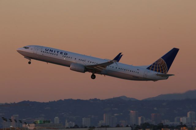 Boeing 737-900 (N69806)