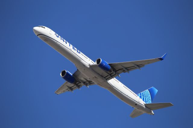 BOEING 757-300 (N75851)